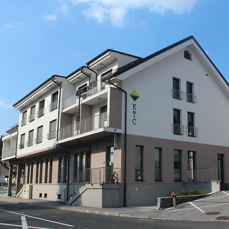 Hotel Oskar Hrib-Loski Potok エクステリア 写真