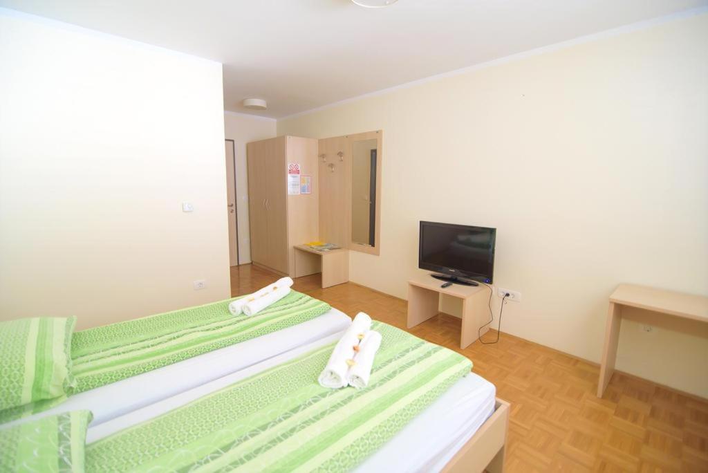 Hotel Oskar Hrib-Loski Potok エクステリア 写真
